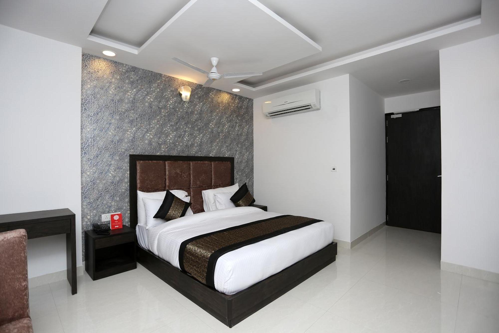 Hotel O M Suites New Delhi Exterior photo