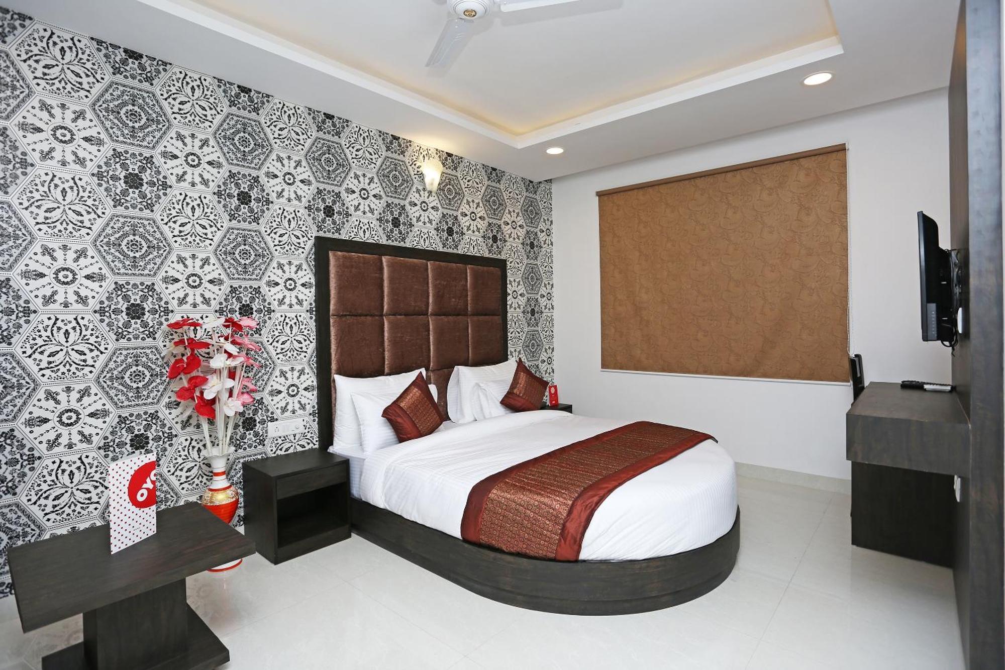 Hotel O M Suites New Delhi Exterior photo
