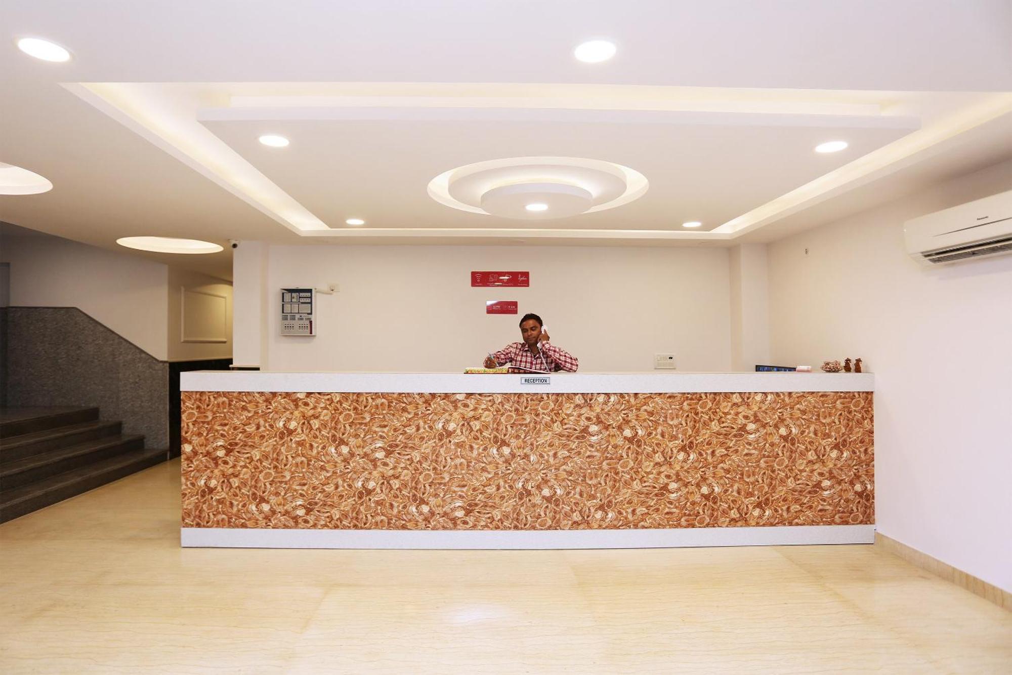 Hotel O M Suites New Delhi Exterior photo