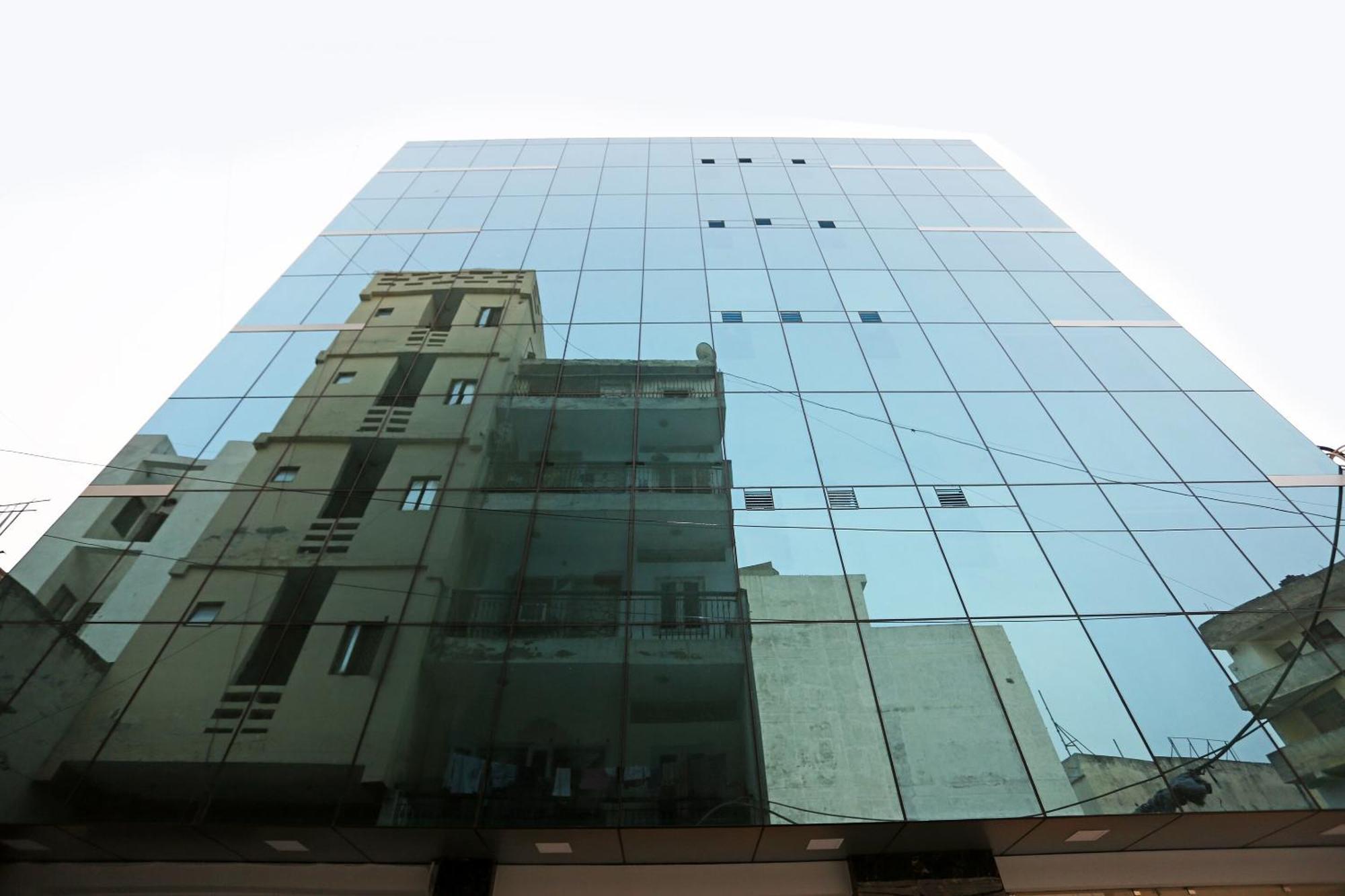 Hotel O M Suites New Delhi Exterior photo